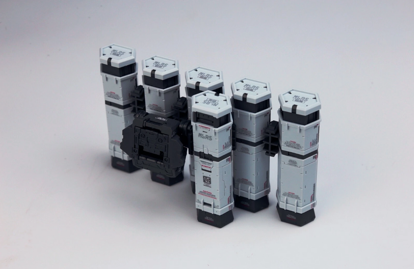 Solomon 1/100 GP02A Physalis (w/ Clear Armor & MLRS Backpack)