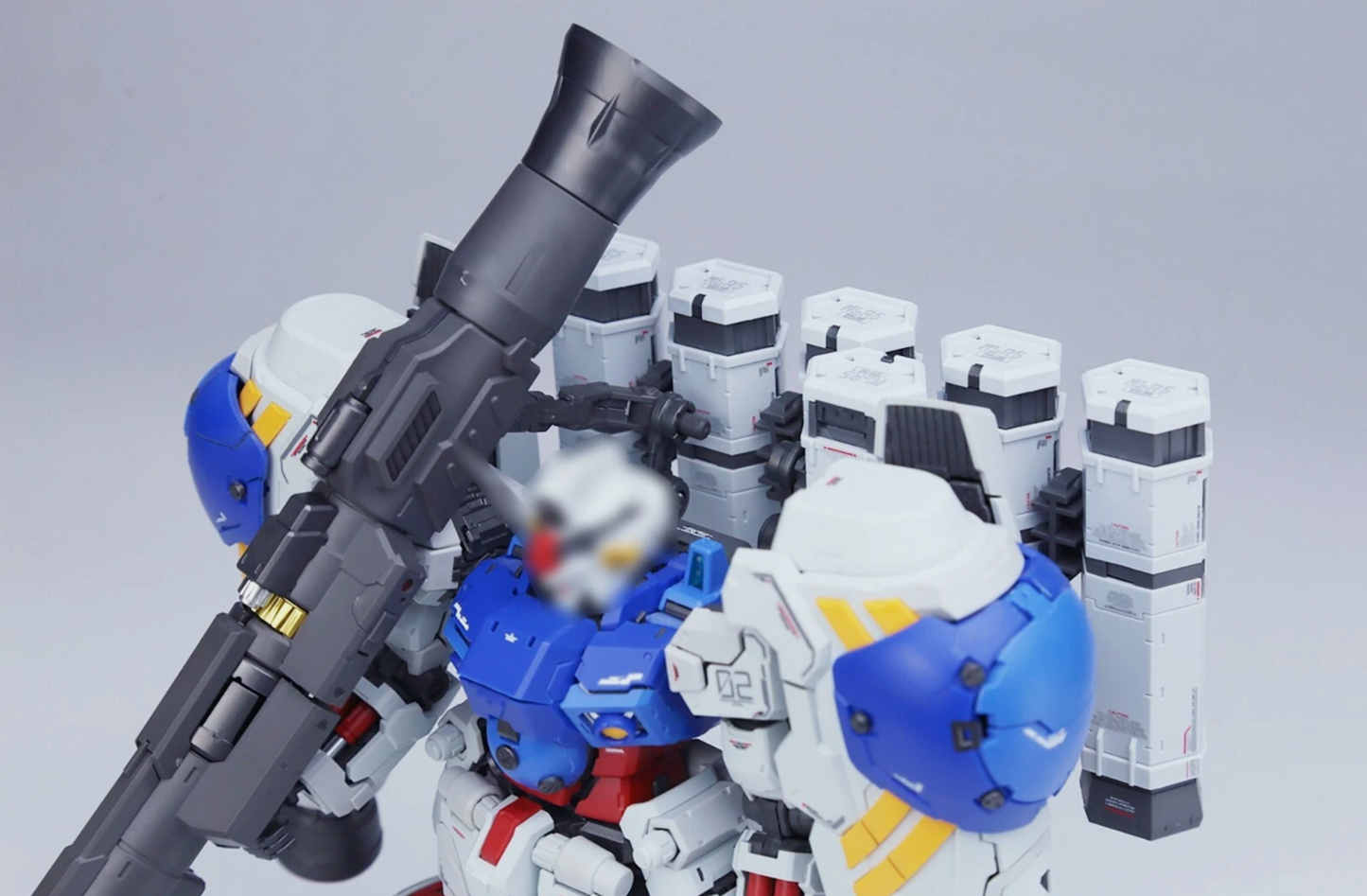 Solomon 1/100 GP02A Physalis (w/ Clear Armor & MLRS Backpack)
