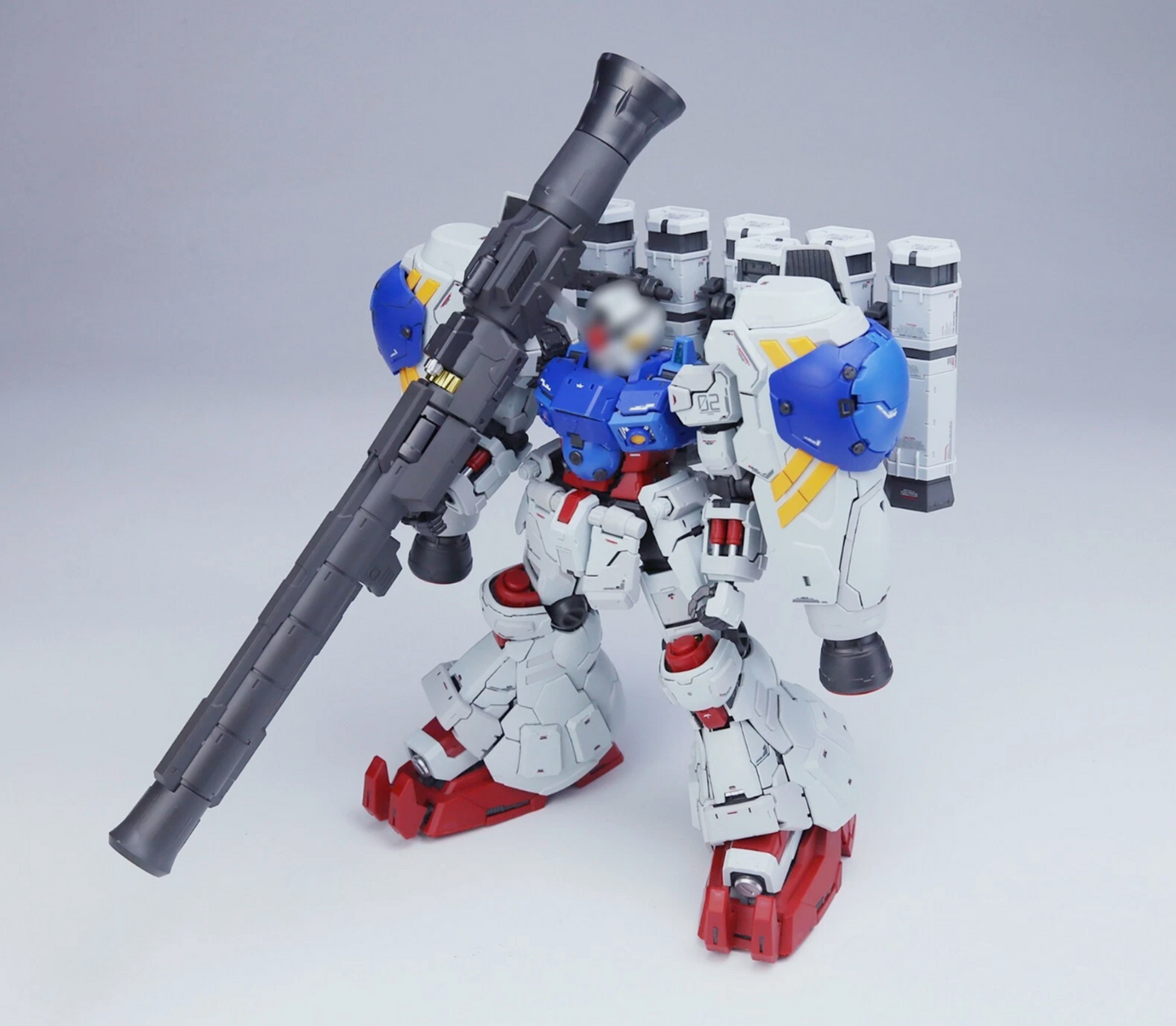 Solomon 1/100 GP02A Physalis (w/ Clear Armor & MLRS Backpack)