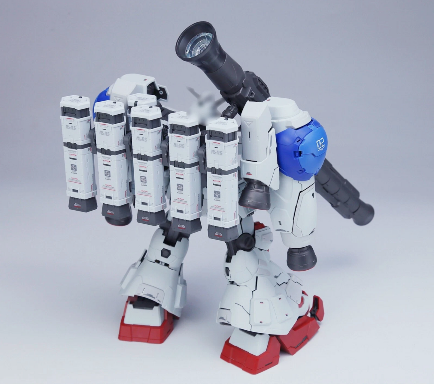 Solomon 1/100 GP02A Physalis (w/ Clear Armor & MLRS Backpack)