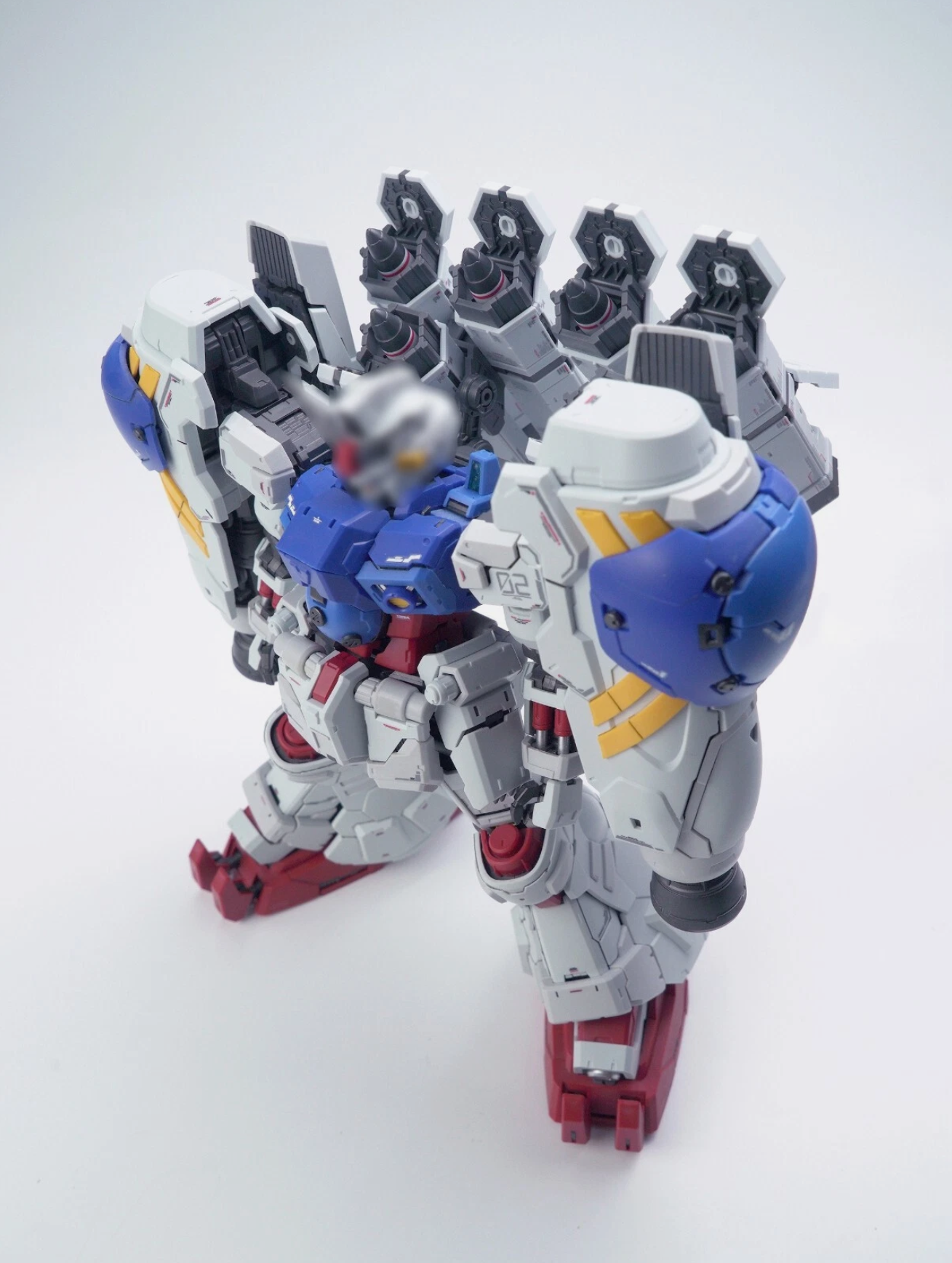 Solomon 1/100 GP02A Physalis (w/ Clear Armor & MLRS Backpack)