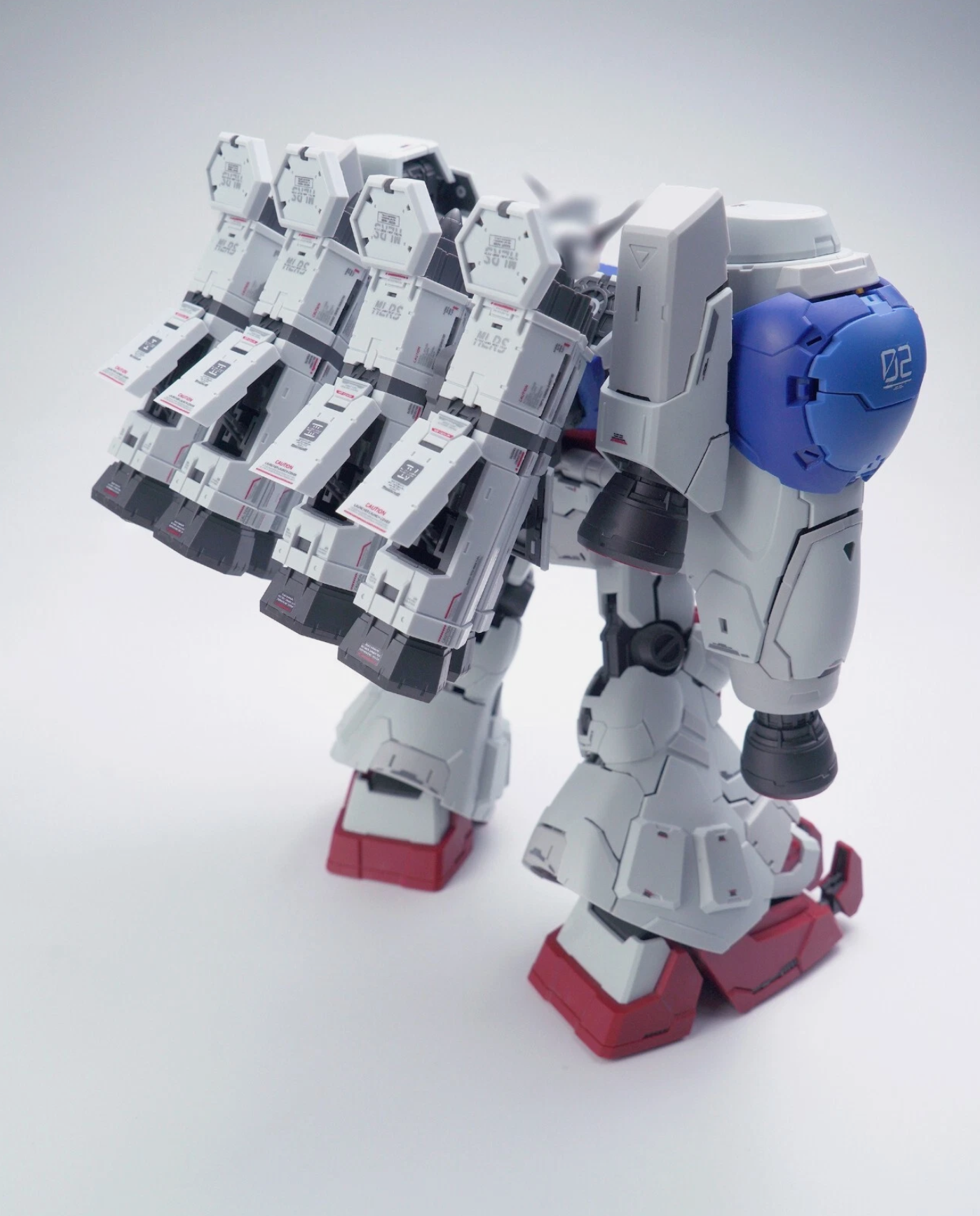 Solomon 1/100 GP02A Physalis (w/ Clear Armor & MLRS Backpack)