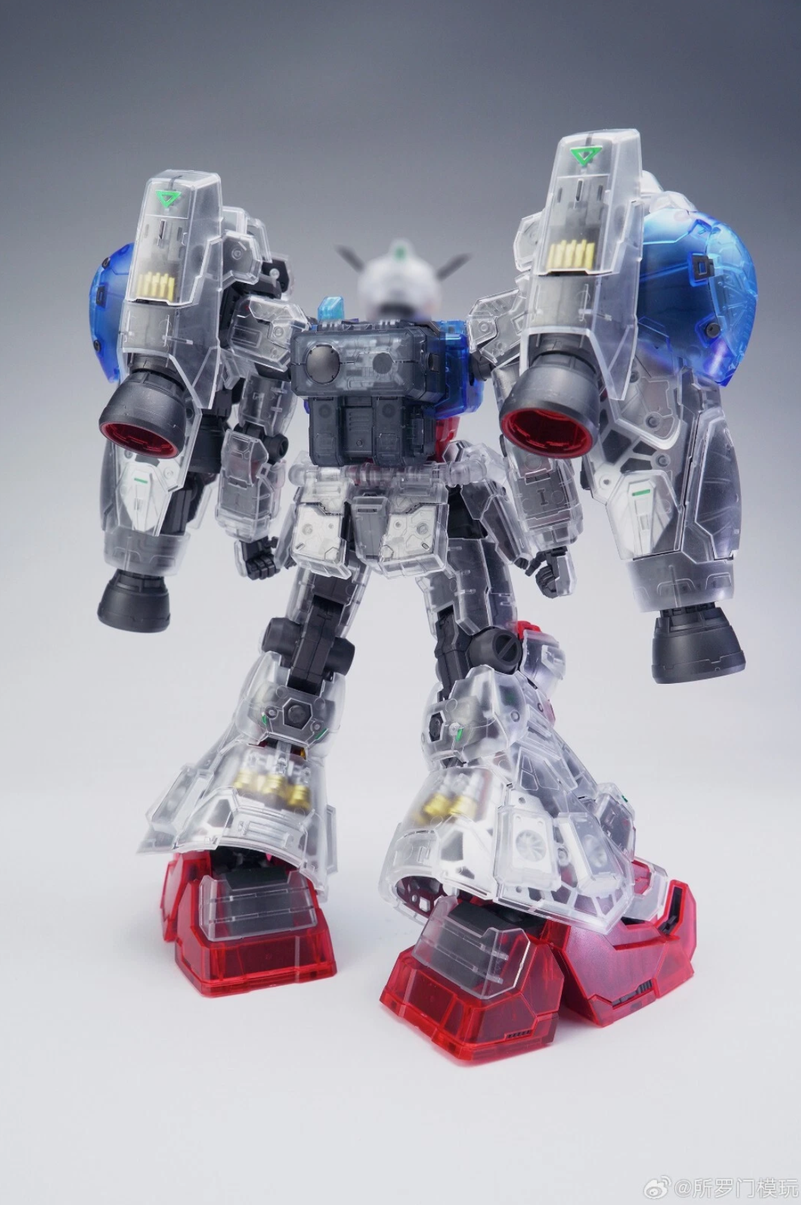 Solomon 1/100 GP02A Physalis (w/ Clear Armor & MLRS Backpack)