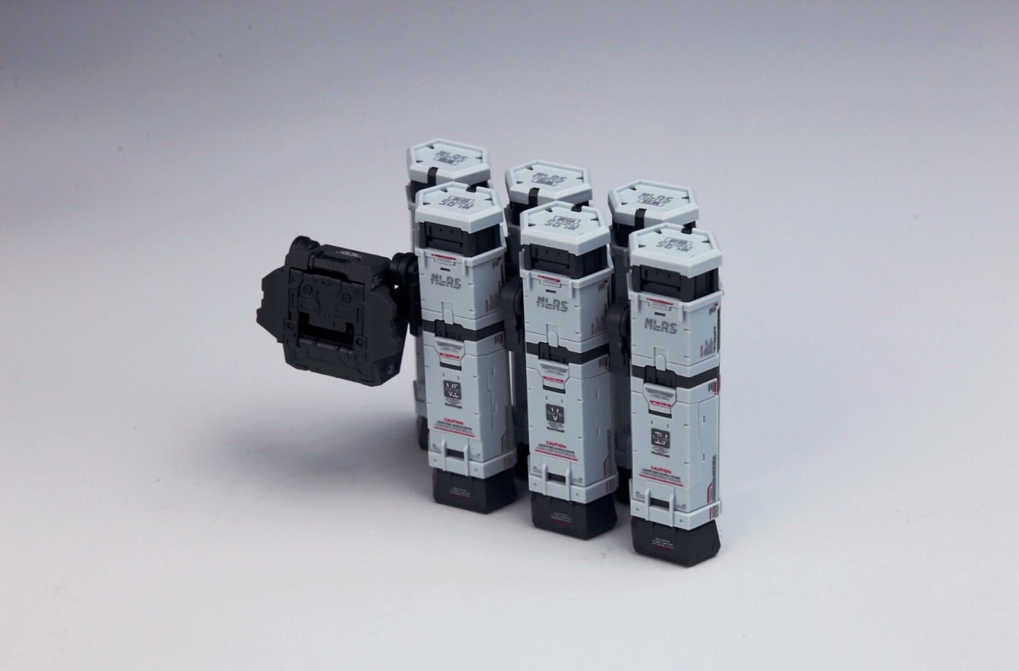Solomon 1/100 GP02A Physalis (w/ Clear Armor & MLRS Backpack)