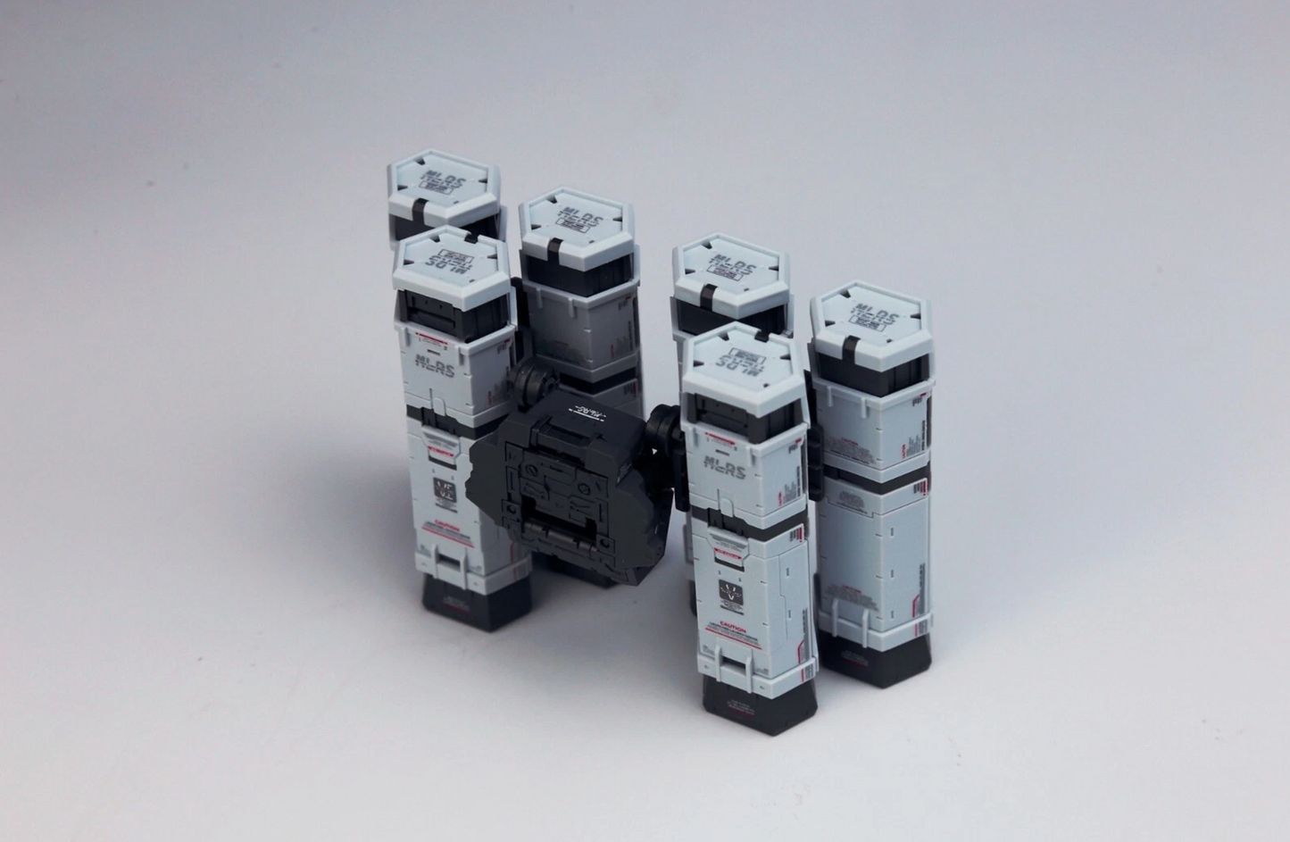 Solomon 1/100 GP02A Physalis (w/ Clear Armor & MLRS Backpack)