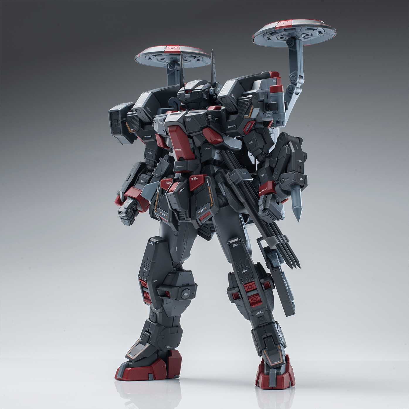 Cold Steel 1/100 RX-80BR Famine Model Kit