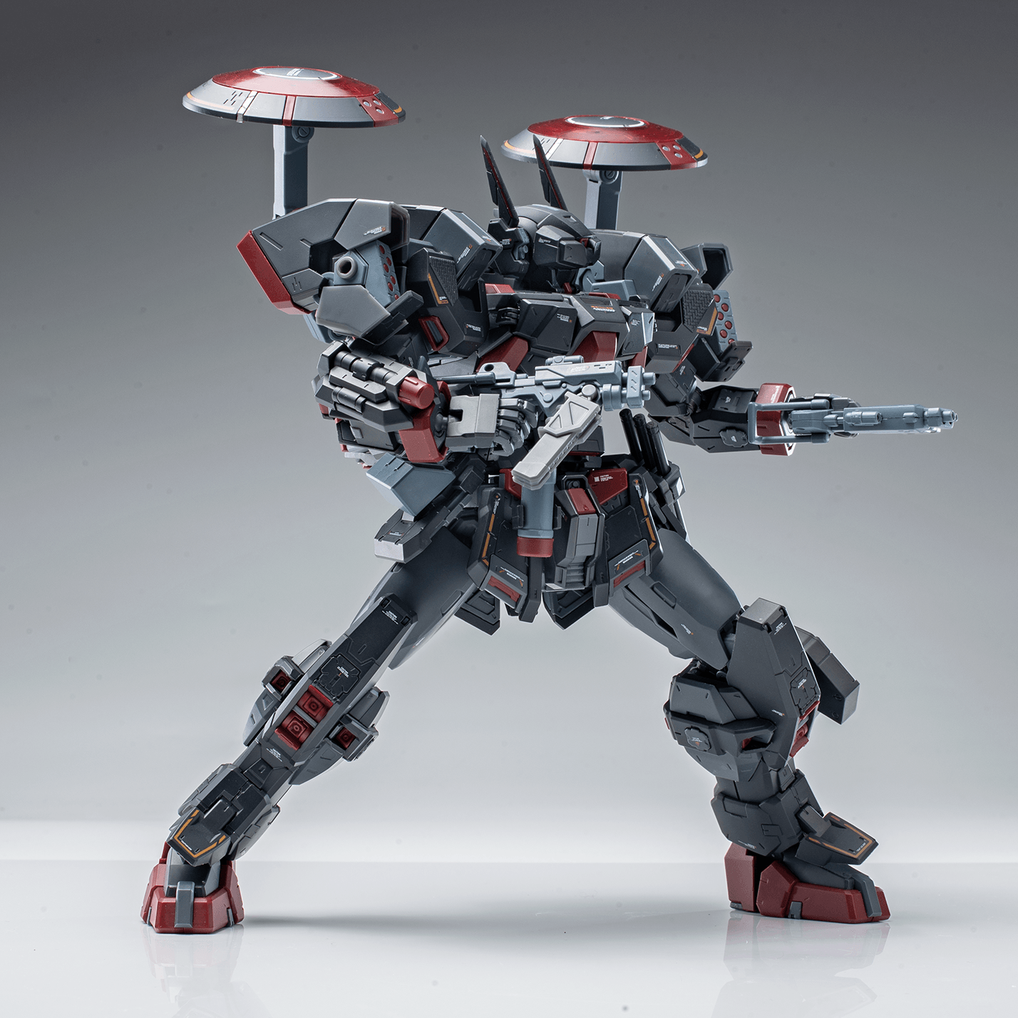 Cold Steel 1/100 RX-80BR Famine Model Kit