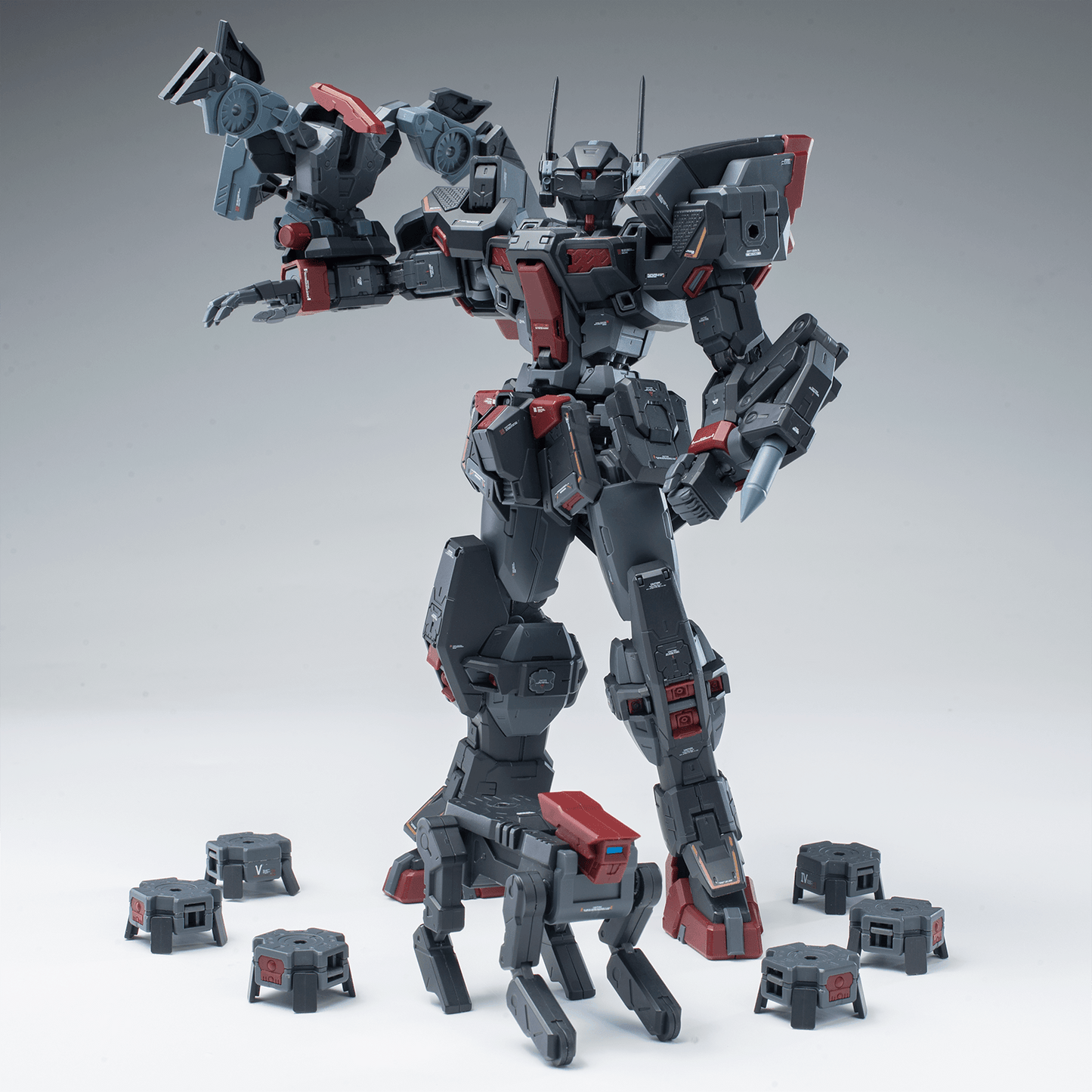 Cold Steel 1/100 RX-80BR Famine Model Kit