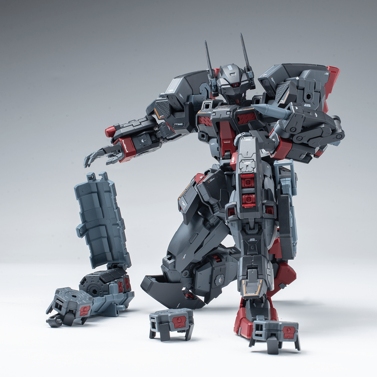Cold Steel 1/100 RX-80BR Famine Model Kit