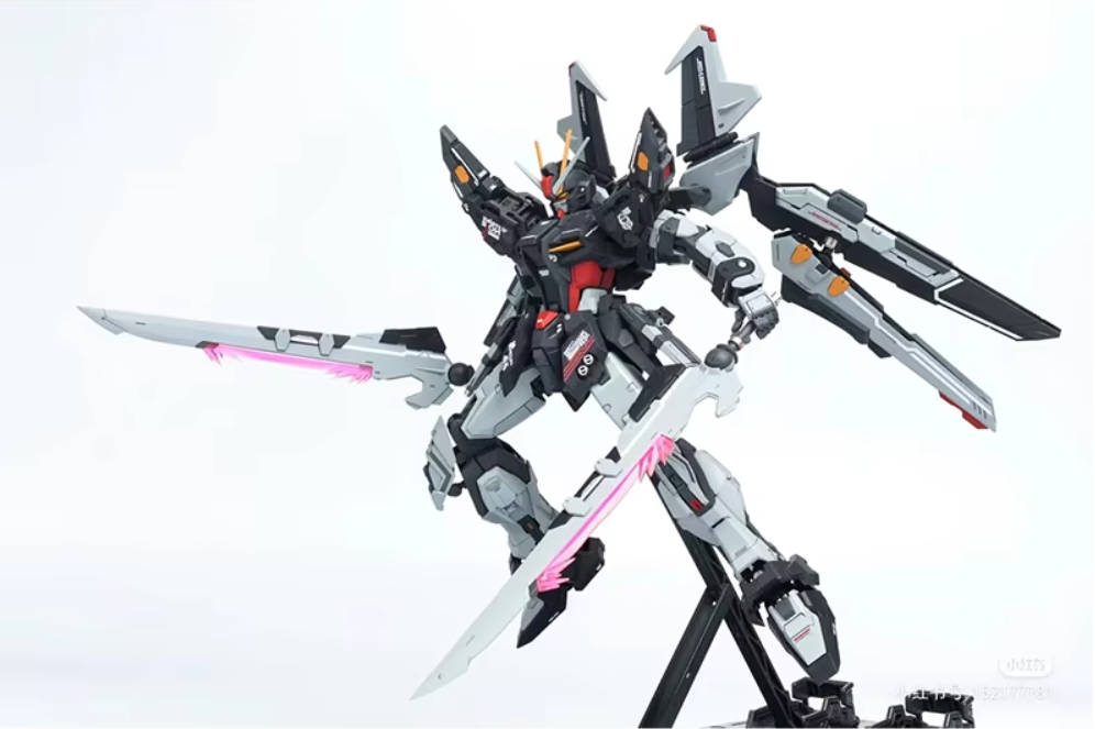 Dragon Momoko MG 1/100 GAT-X105E Strike Noir